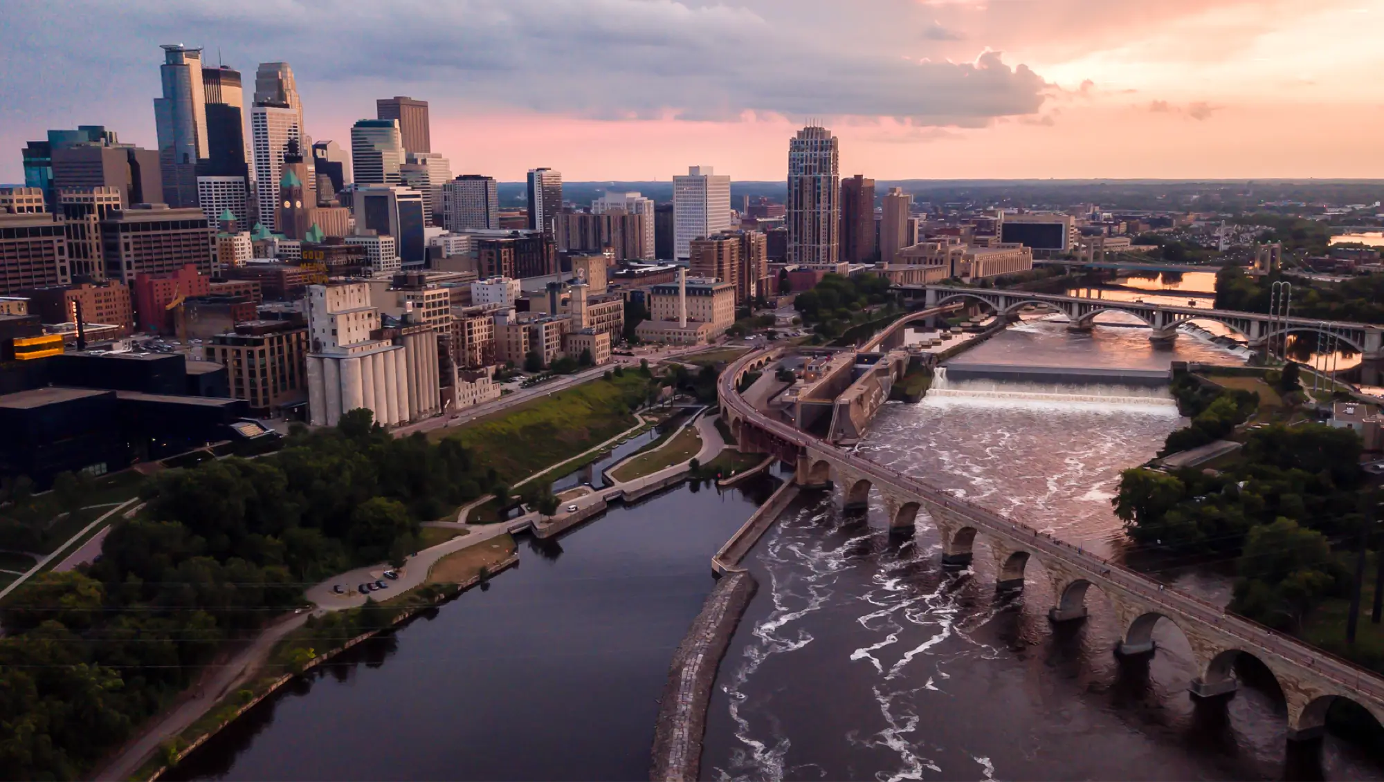 Minneapolis skyline at dusk